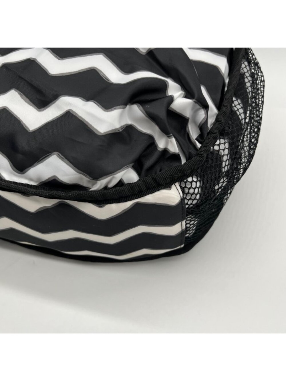 Thirty-One Explorista Nylon Black & White Crossbody Bag - Picture 8 of 11
